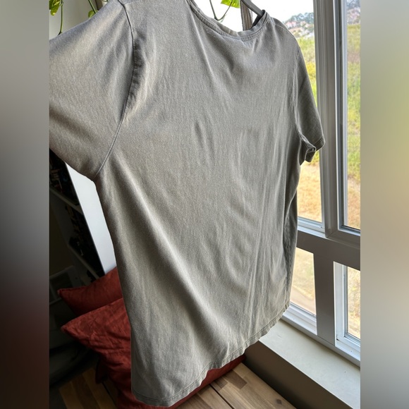 (3 for $10 bundle) H&M Basics T-shirt- Medium - Picture 4 of 6